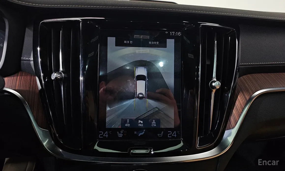 Фото 15 - Volvo V60