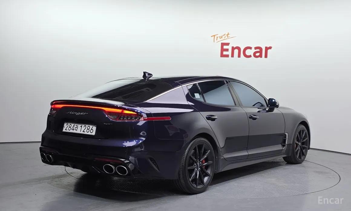 Фото 2 - Kia Stinger