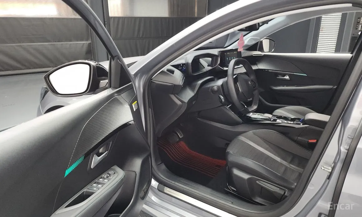 Фото 10 - Peugeot 208