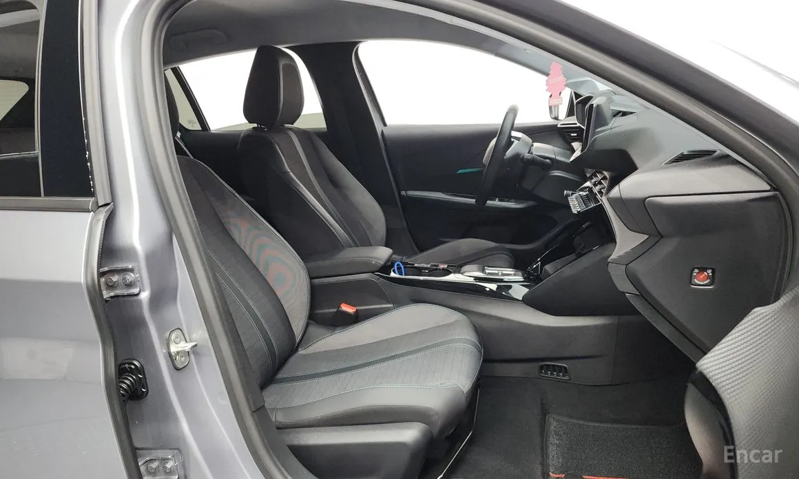 Фото 11 - Peugeot 208