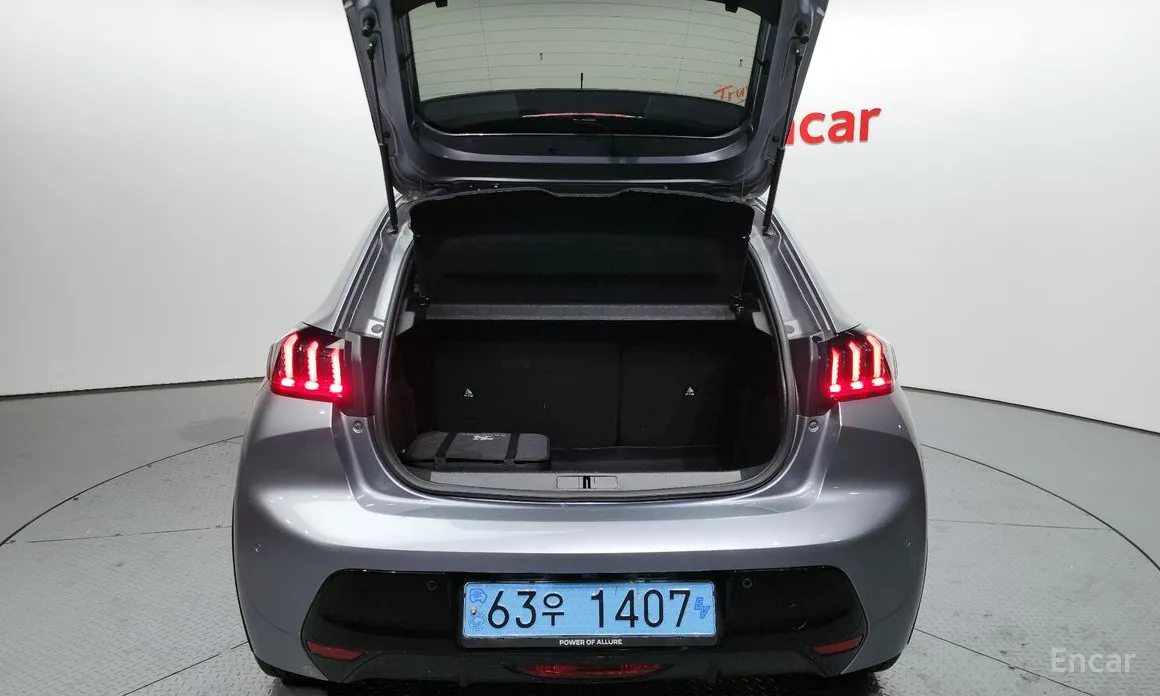 Фото 18 - Peugeot 208