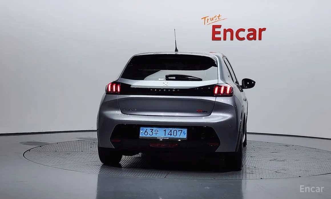 Фото 4 - Peugeot 208