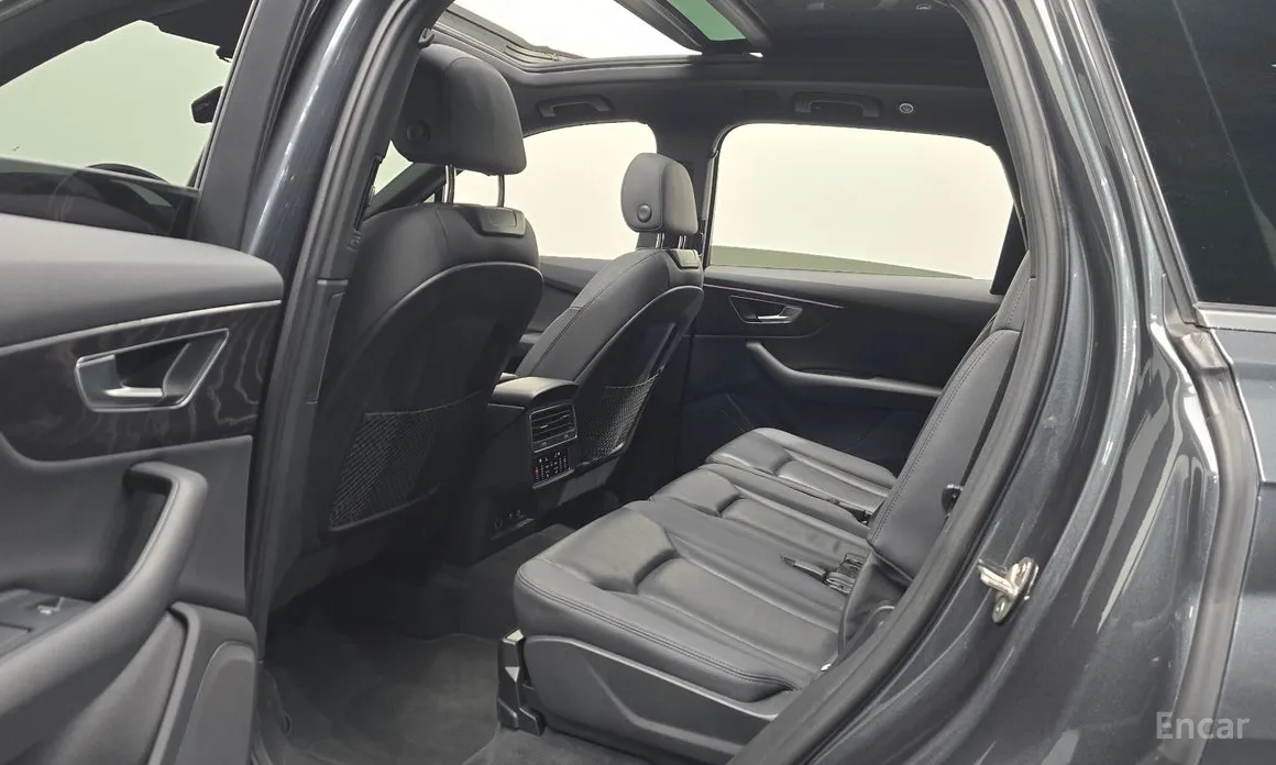 Фото 12 - Audi Q7