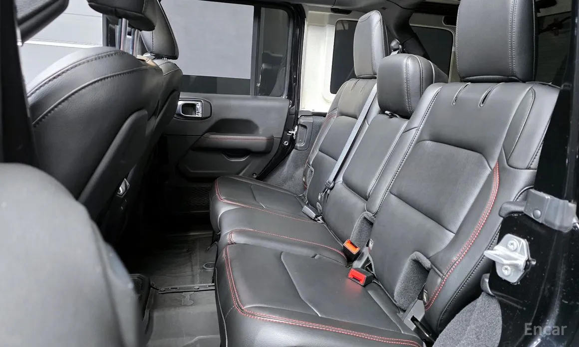 Фото 12 - Jeep Wrangler