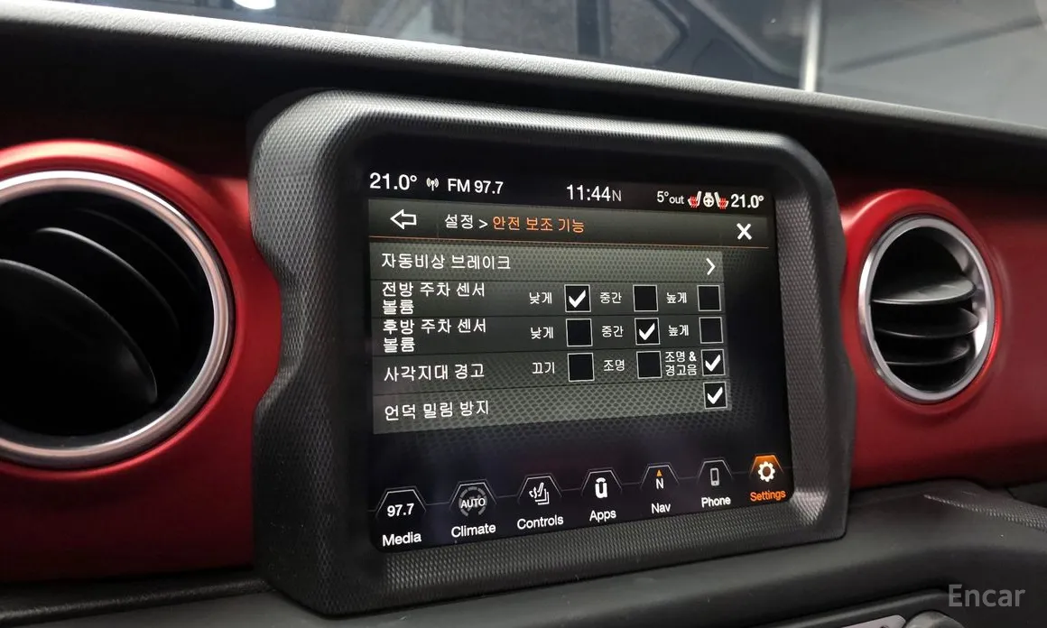 Фото 16 - Jeep Wrangler