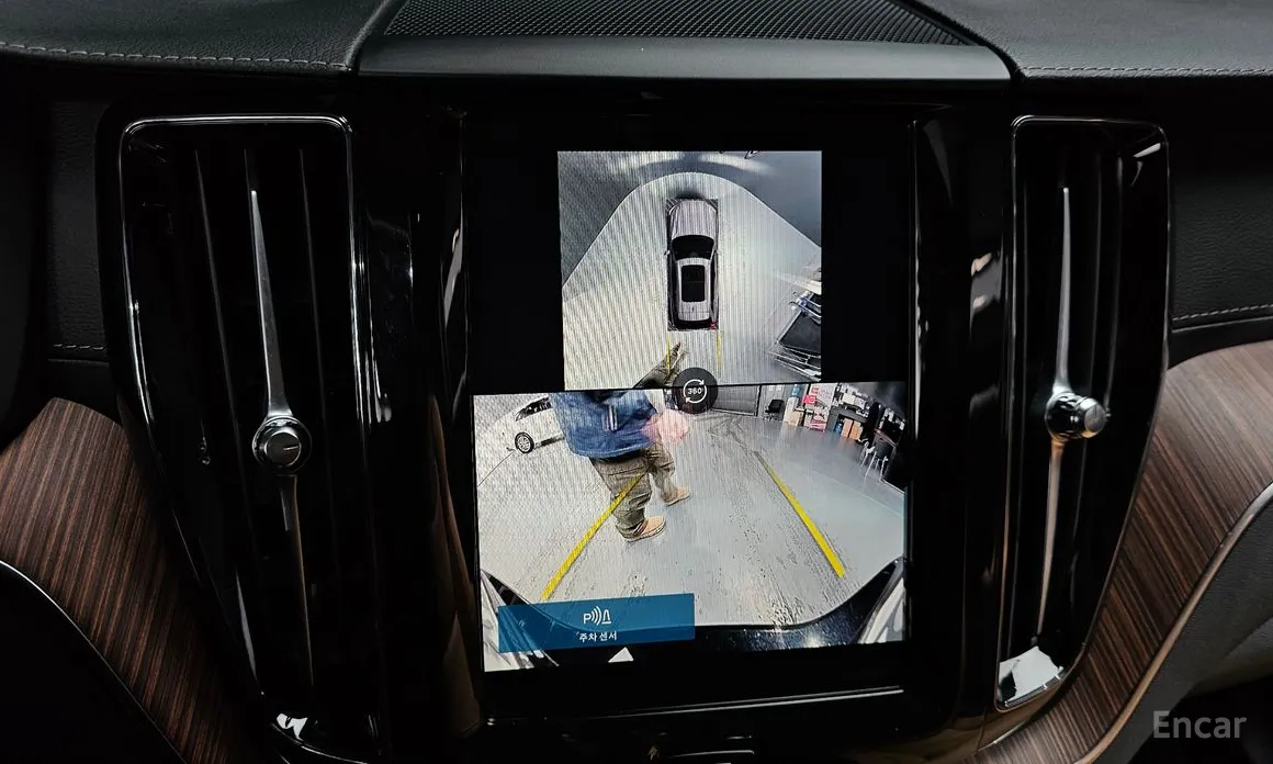 Фото 15 - Volvo XC60