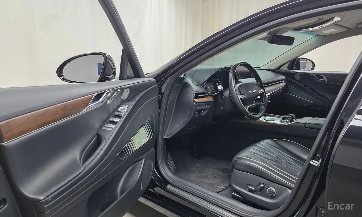 Фото 10 - Genesis G80