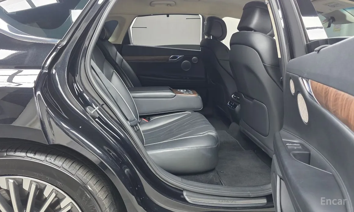 Фото 12 - Genesis G80