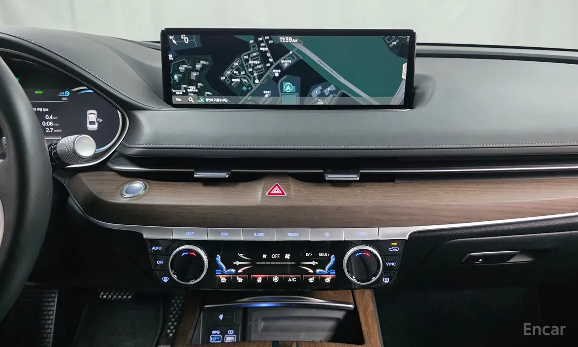 Фото 14 - Genesis G80