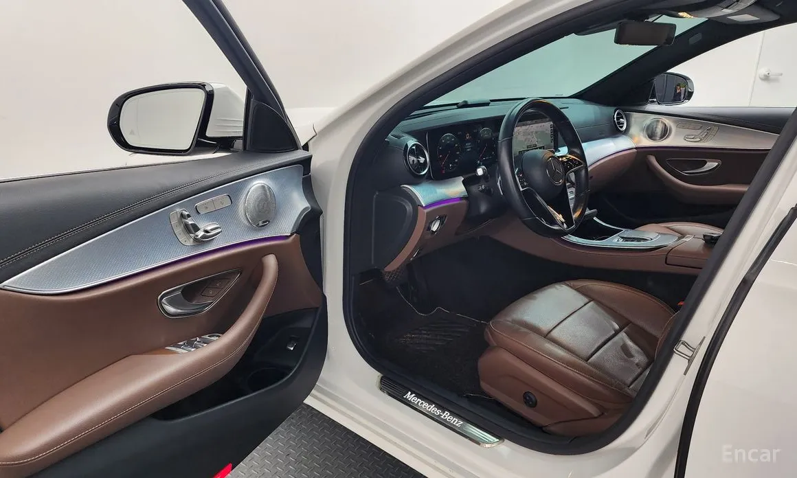 Фото 10 - Mercedes-Benz E-Class