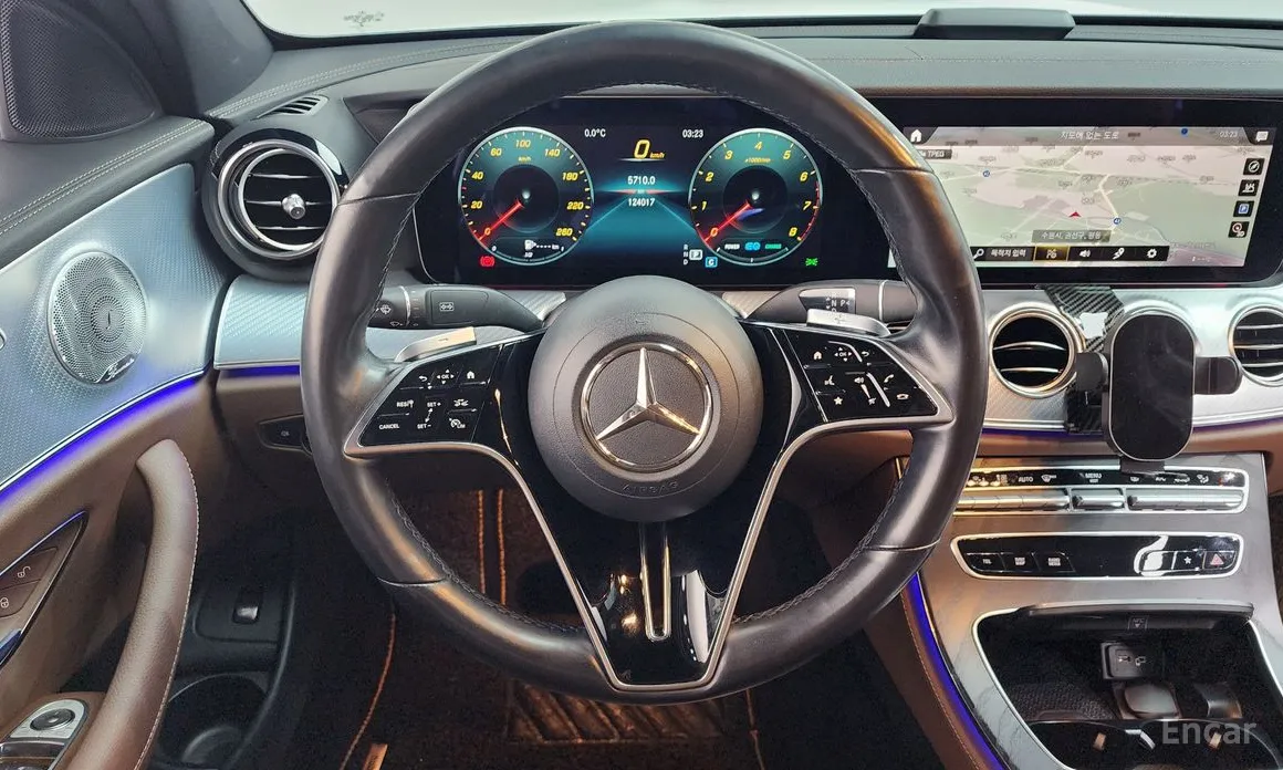 Фото 13 - Mercedes-Benz E-Class