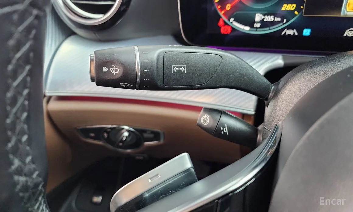 Фото 14 - Mercedes-Benz E-Class