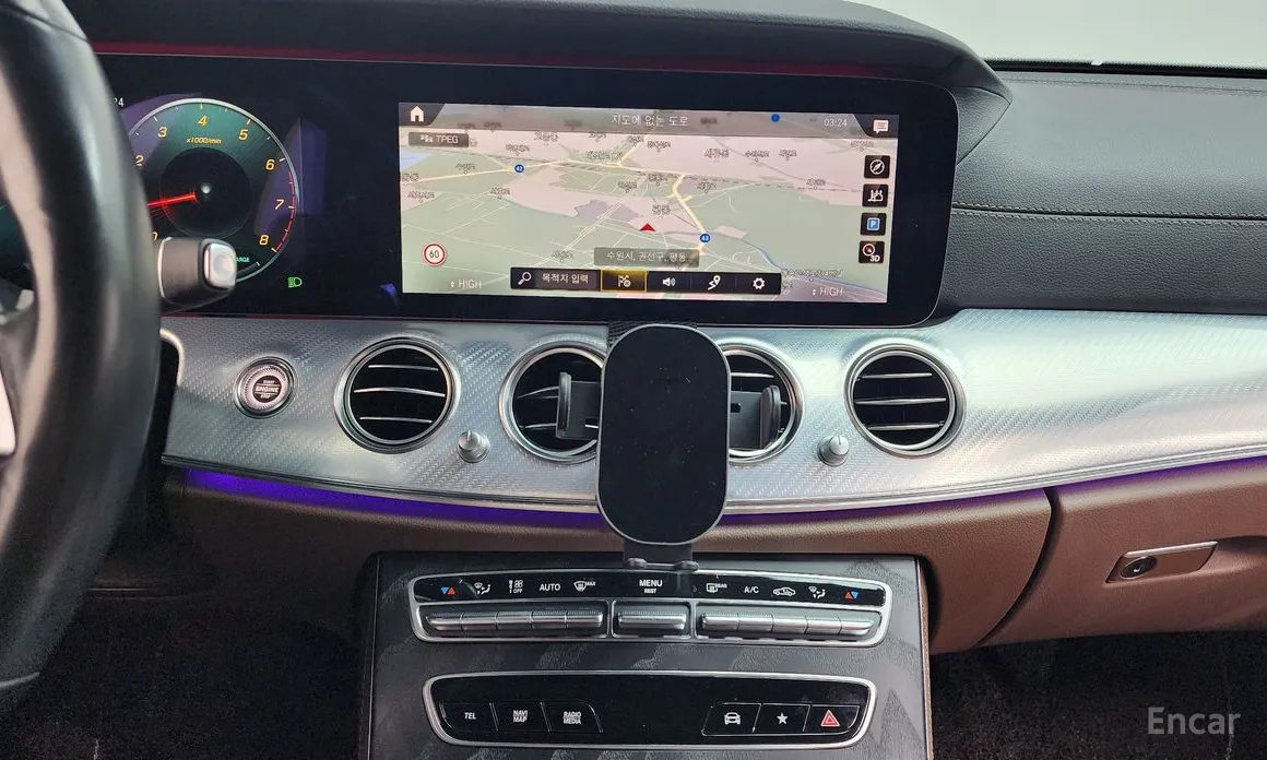 Фото 15 - Mercedes-Benz E-Class