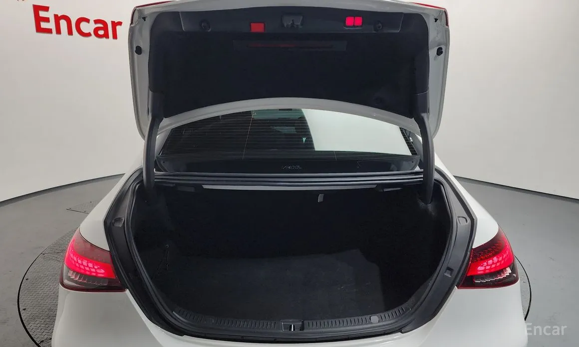 Фото 20 - Mercedes-Benz E-Class