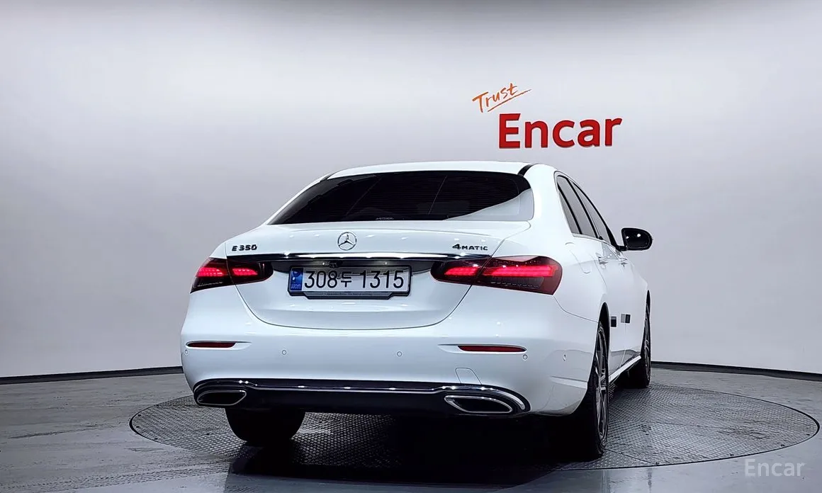 Фото 4 - Mercedes-Benz E-Class