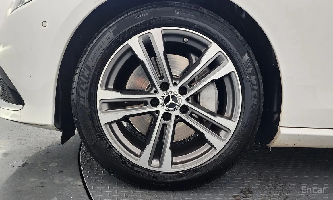 Фото 5 - Mercedes-Benz E-Class