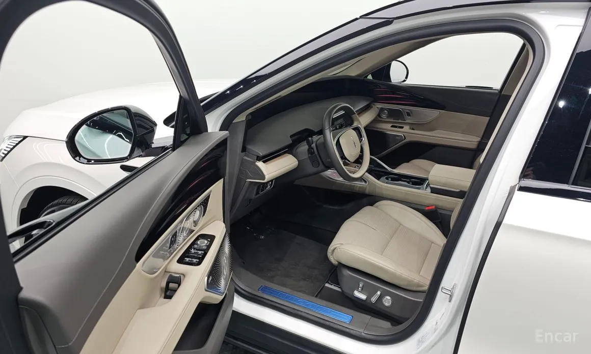 Фото 10 - Lincoln Nautilus