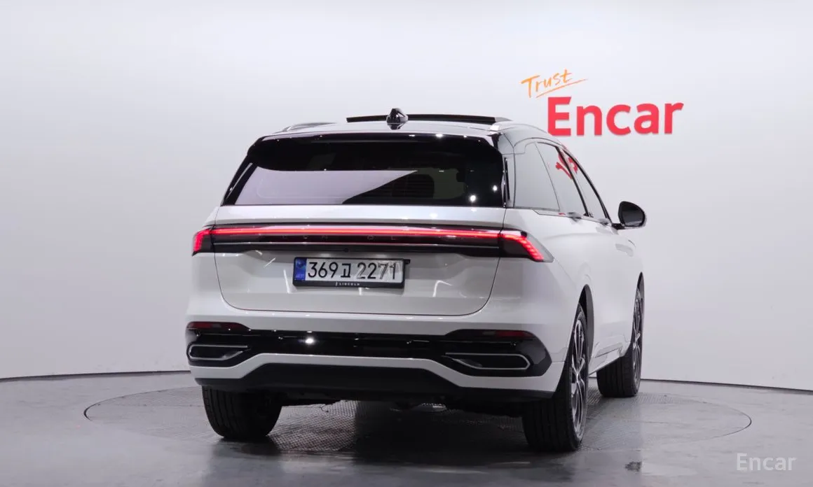 Фото 4 - Lincoln Nautilus