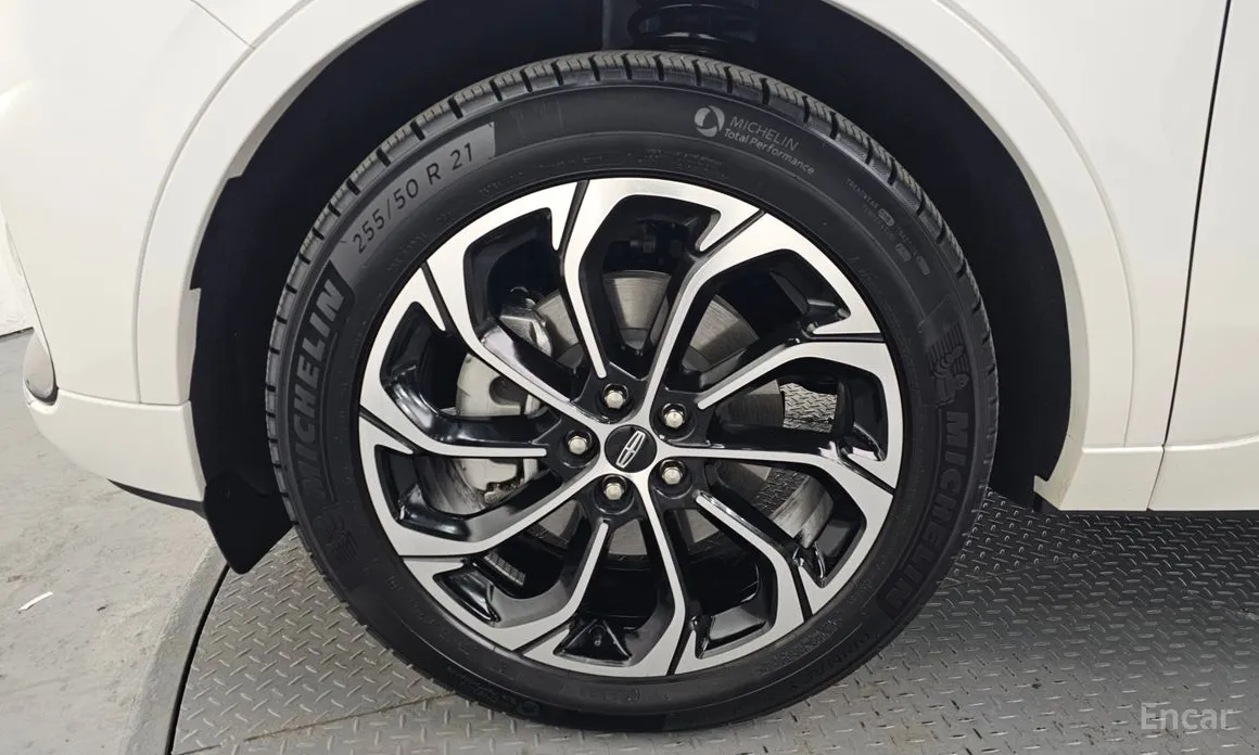 Фото 5 - Lincoln Nautilus