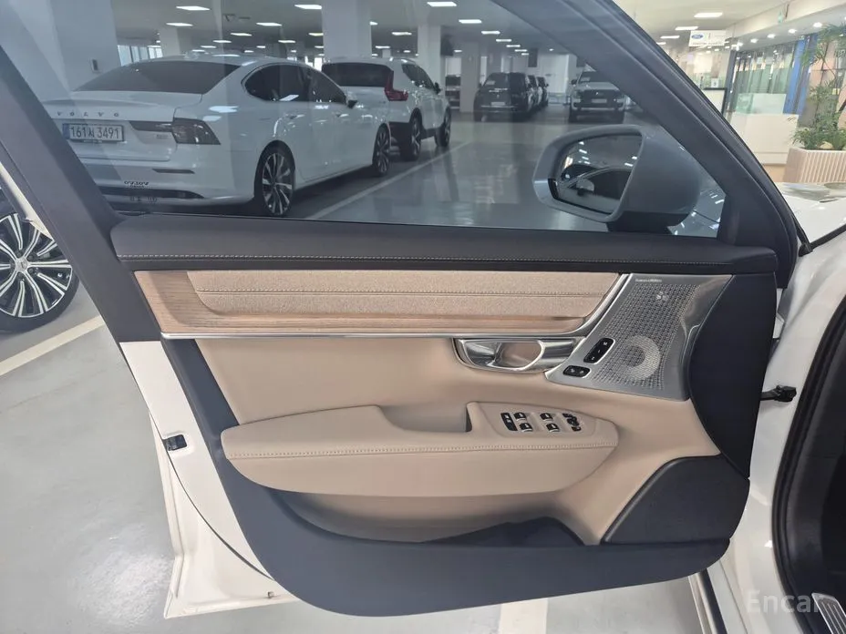 Фото 13 - Volvo S90