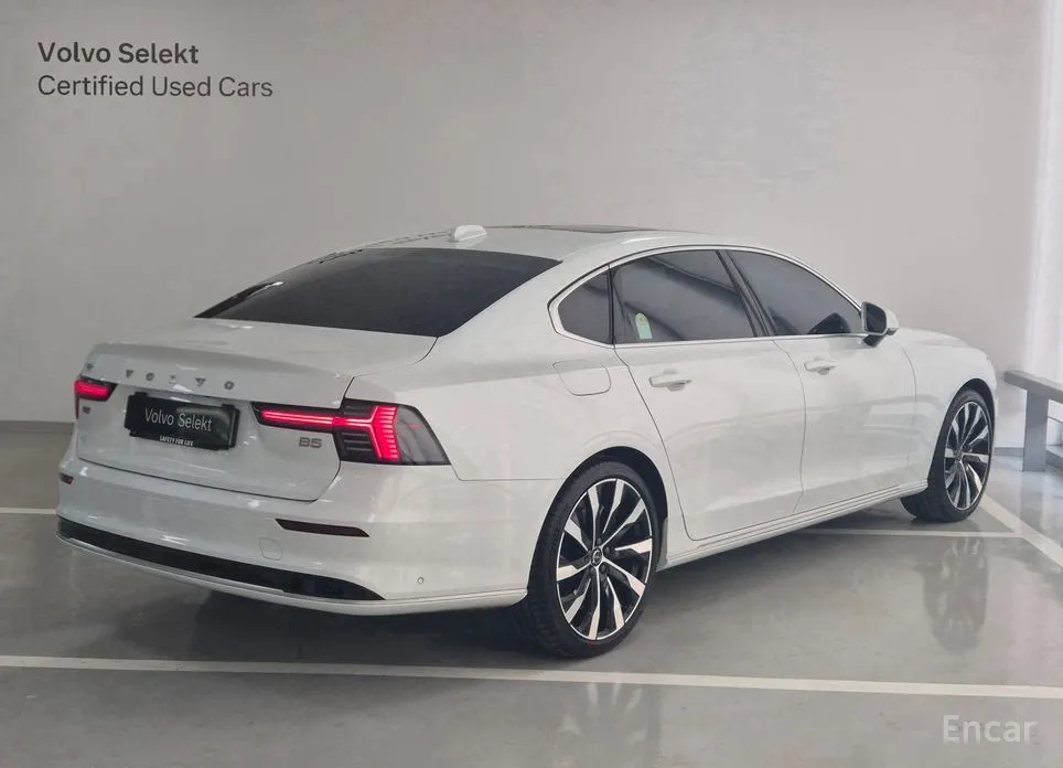Фото 4 - Volvo S90