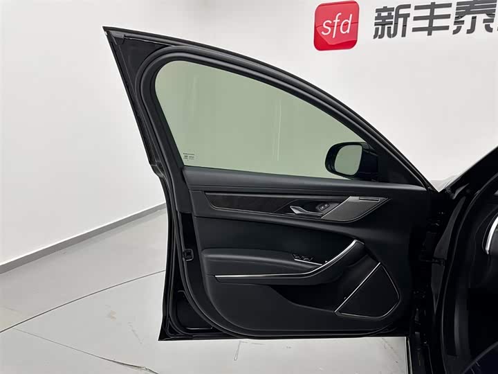 Фото 8 - Jaguar XF L