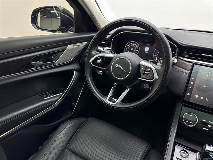 Фото 9 - Jaguar XF L