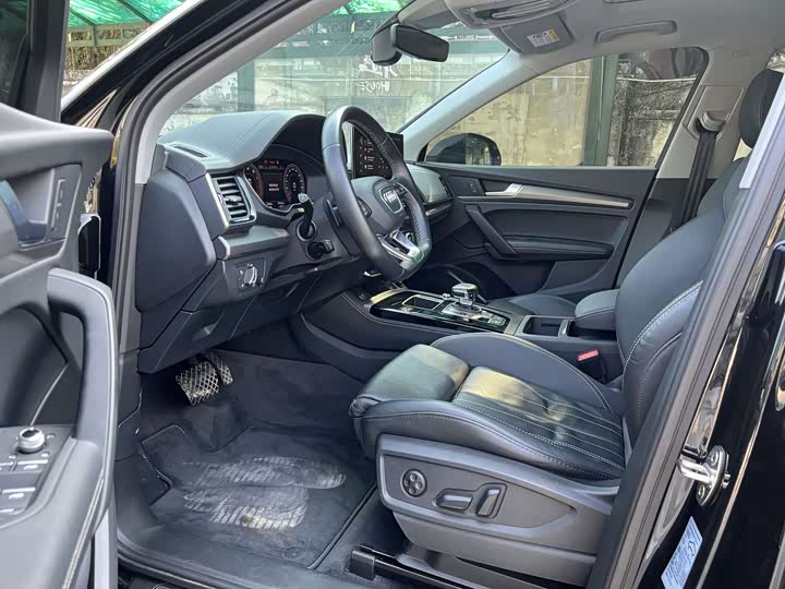 Фото 5 - Audi Q5L