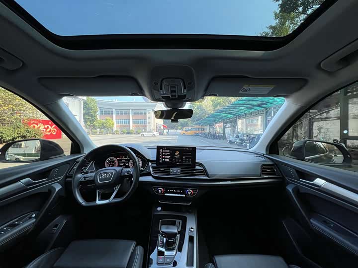 Фото 8 - Audi Q5L