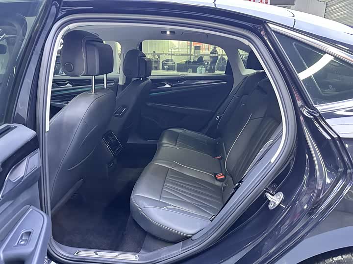 Фото 7 - Volkswagen Passat