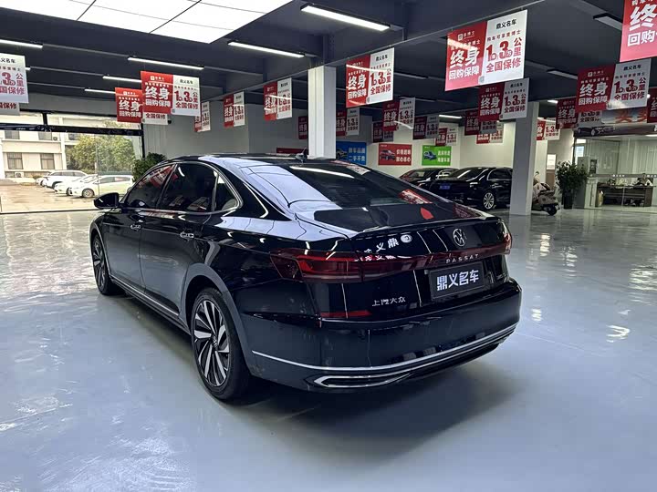 Фото 8 - Volkswagen Passat