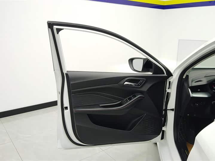 Фото 7 - MG Motor 5