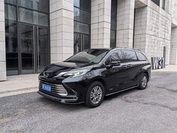 Фото 1 - Toyota Sienna