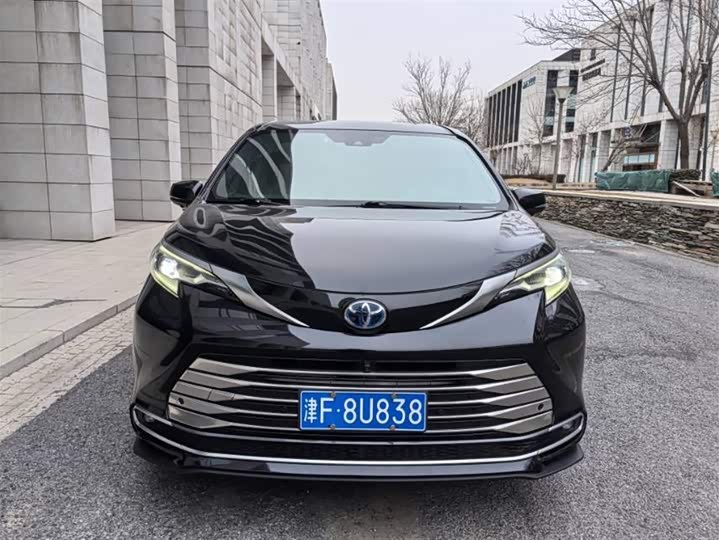 Фото 2 - Toyota Sienna