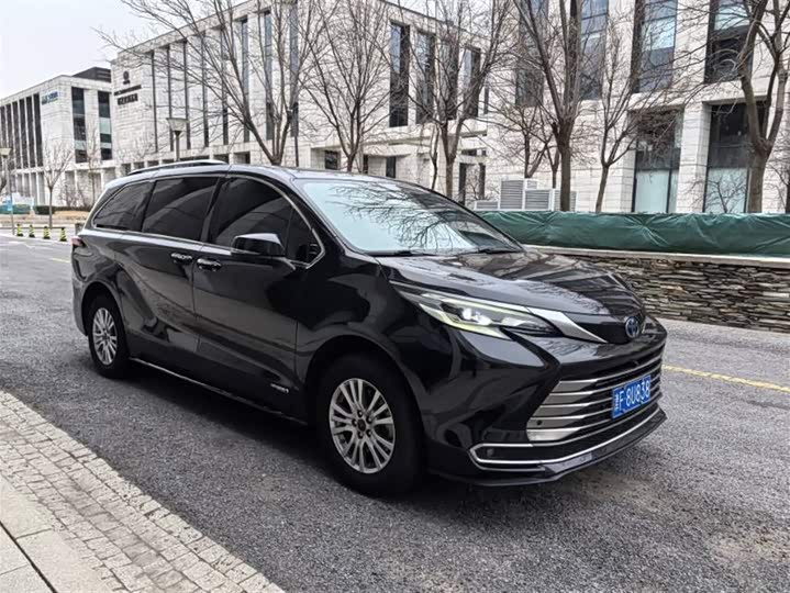 Фото 3 - Toyota Sienna