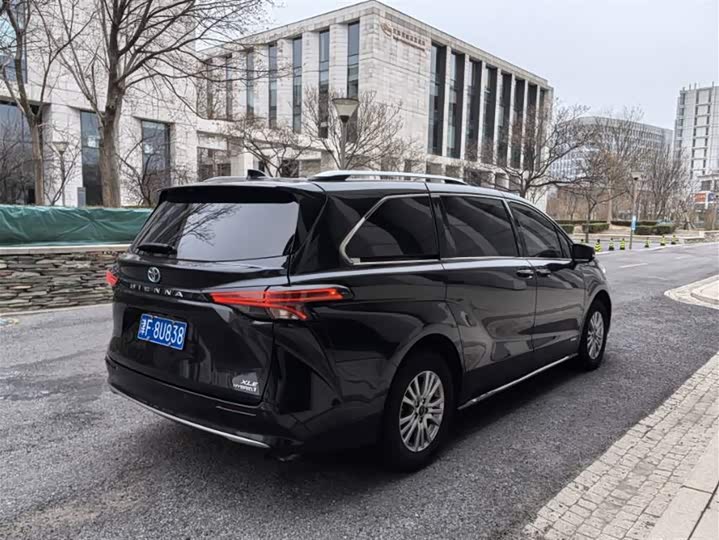 Фото 4 - Toyota Sienna