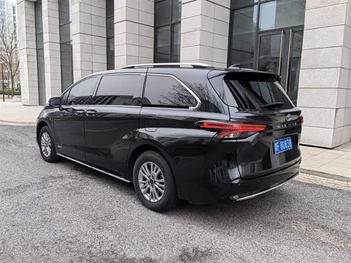 Фото 6 - Toyota Sienna