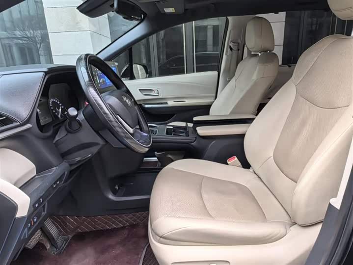 Фото 9 - Toyota Sienna