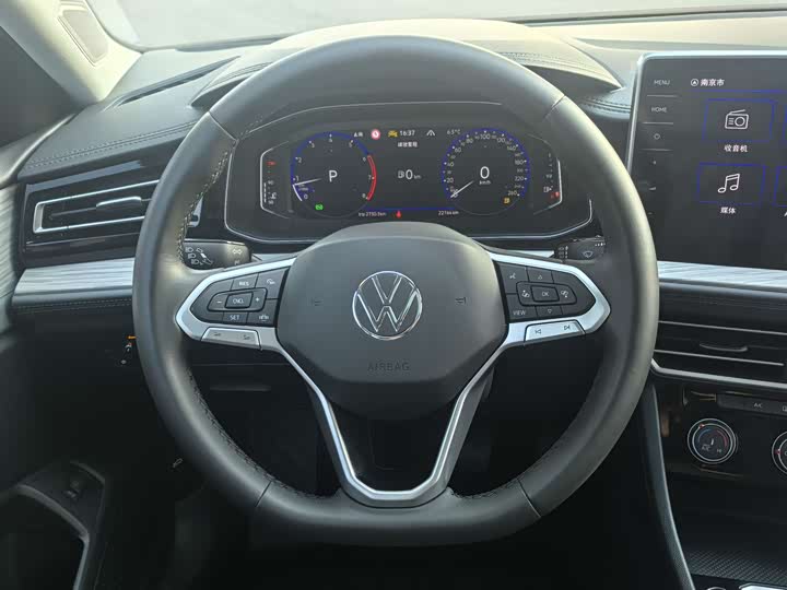 Фото 4 - Volkswagen Sagitar L