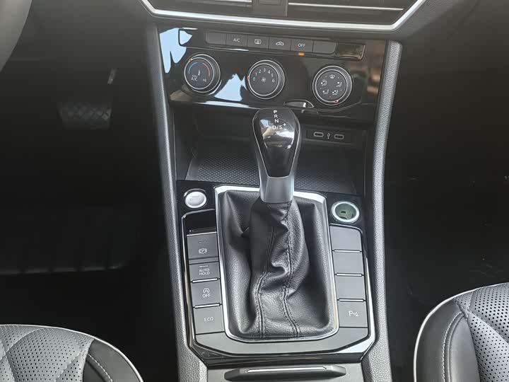 Фото 8 - Volkswagen Sagitar L