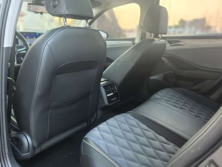 Фото 9 - Volkswagen Sagitar L