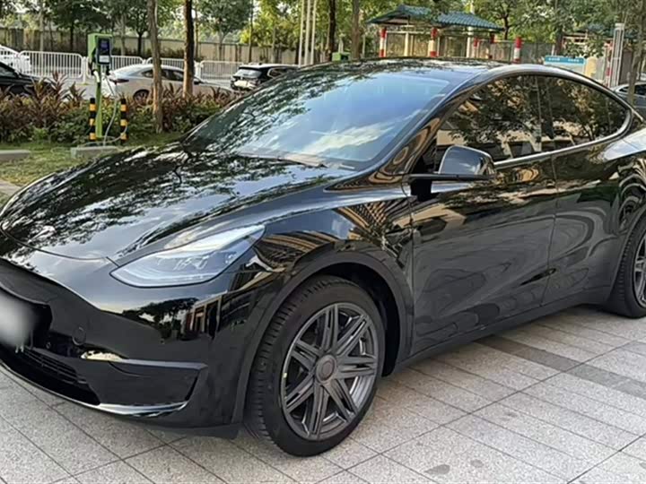 Фото 3 - Tesla Model Y