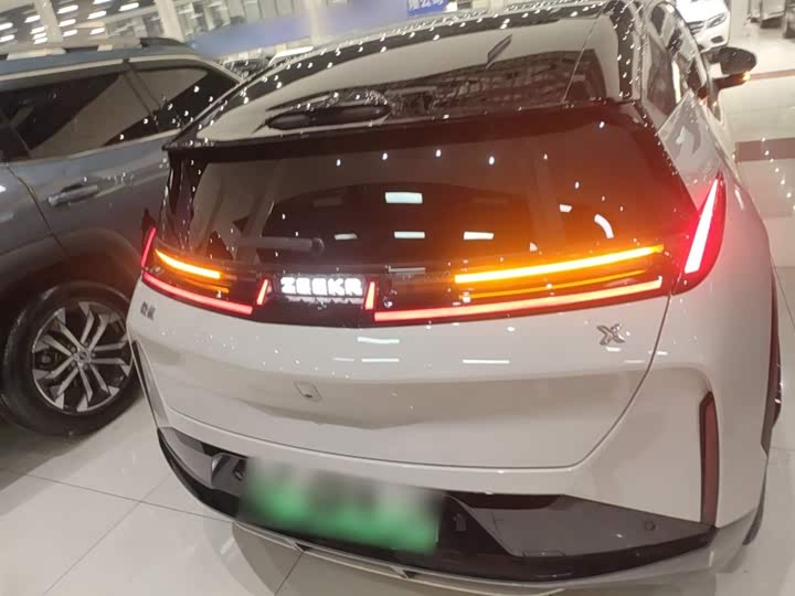 Фото 6 - Zeekr X