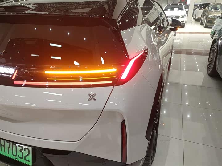 Фото 8 - Zeekr X