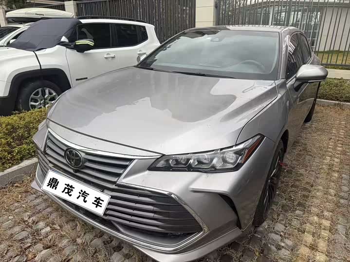 Фото 1 - Toyota Avalon