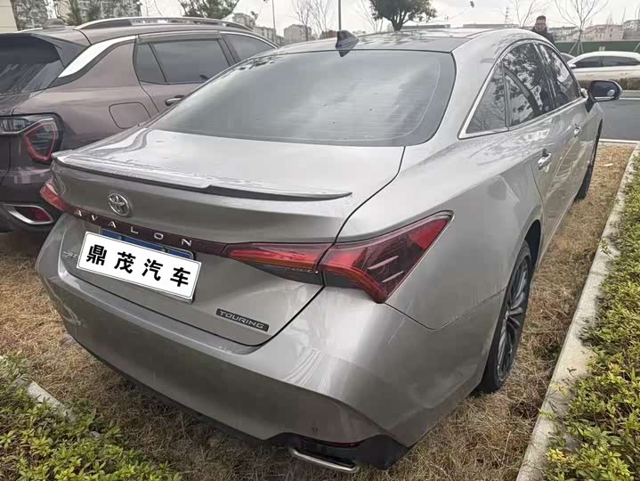 Фото 2 - Toyota Avalon