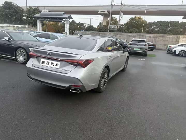 Фото 4 - Toyota Avalon