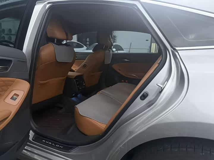 Фото 8 - Toyota Avalon