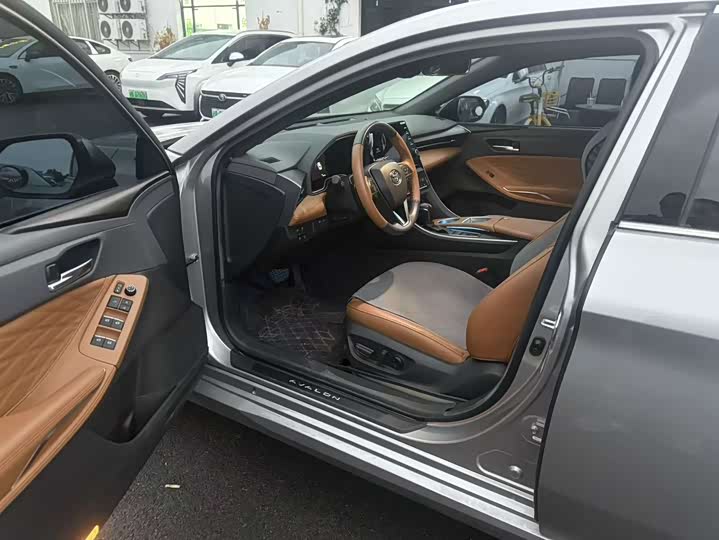 Фото 9 - Toyota Avalon