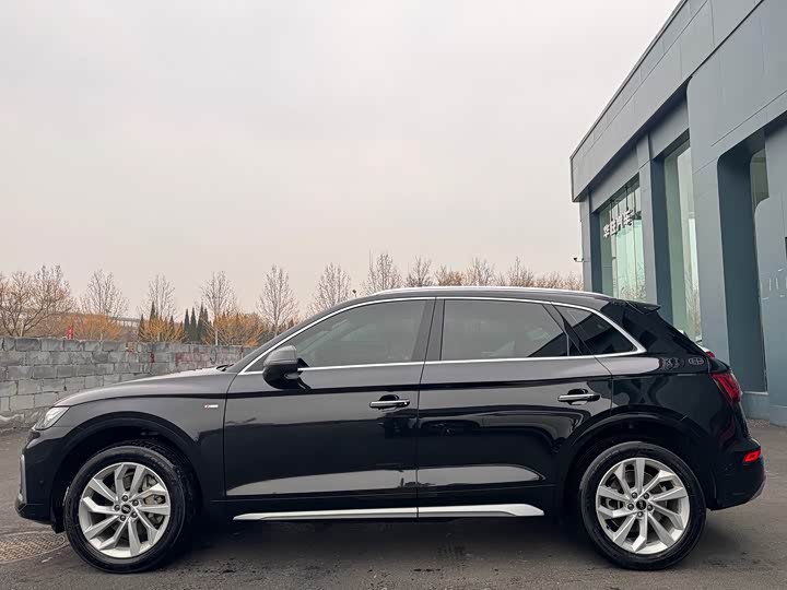 Фото 8 - Audi Q5L